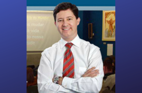 Palestrante motivacional Alexandre Bernardo falando sobre motivação e ação