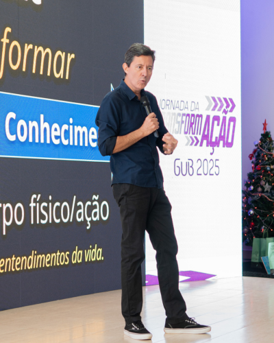 Alexandre Bernardo em Convenção de Vendas para O Boticário em Barreiras BA