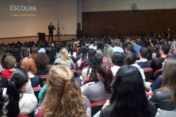 Palestra motivacional para professores universitários com Alexandre bernardo