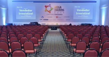 Auditório preparado para palestra de Alexandre Bernardo